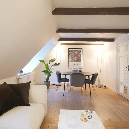 The Admiral 4 Apartament *